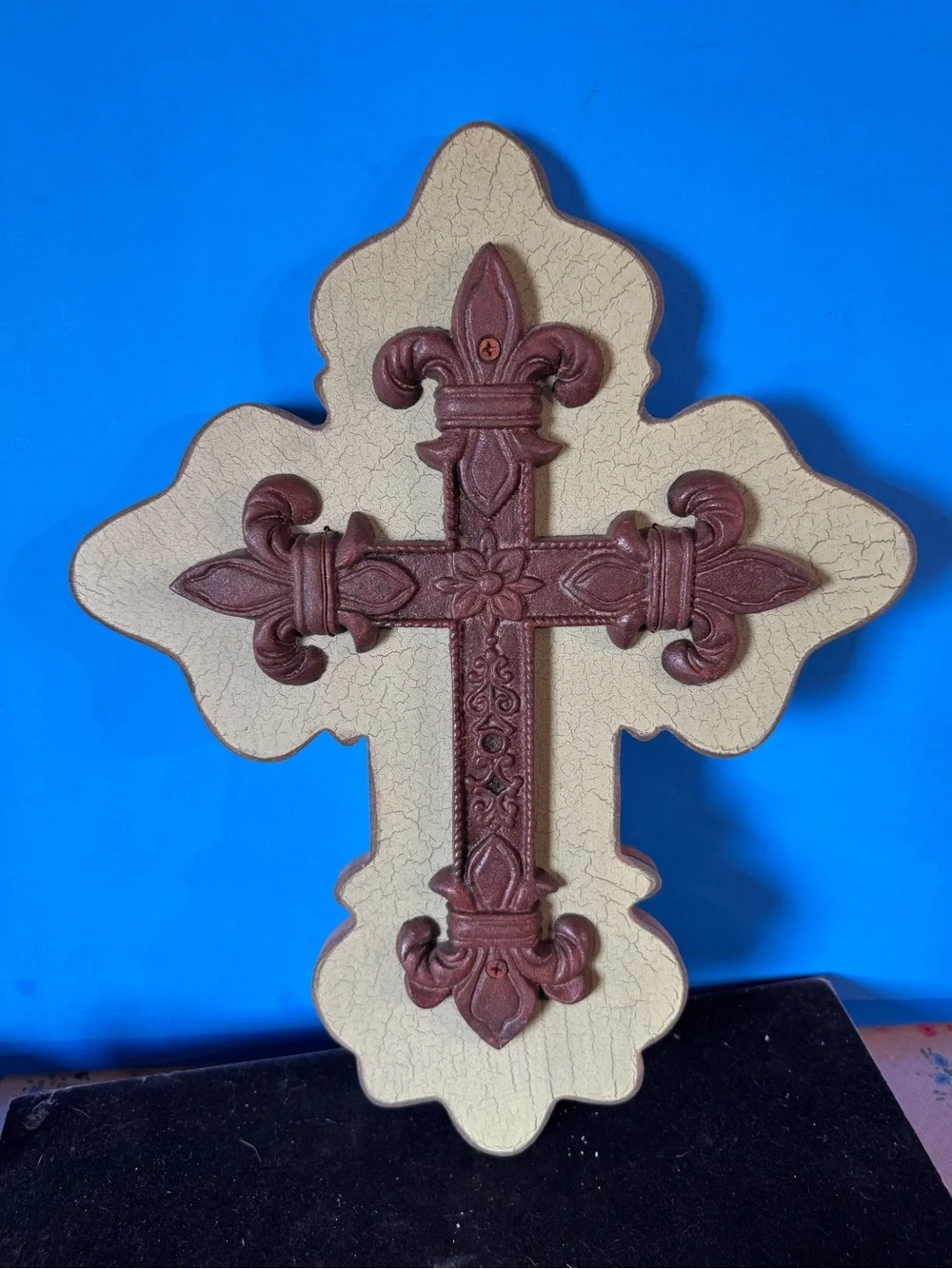 Decorative Fleur-de-Lis Cross Wall Plaque - Antique Brown on Cream